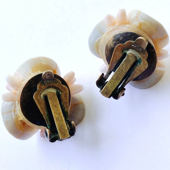 VTG Japan Shell Flower Clip On Earrings Mid Century 1950s 1960s Beachy Playful - Picture 11 of 11